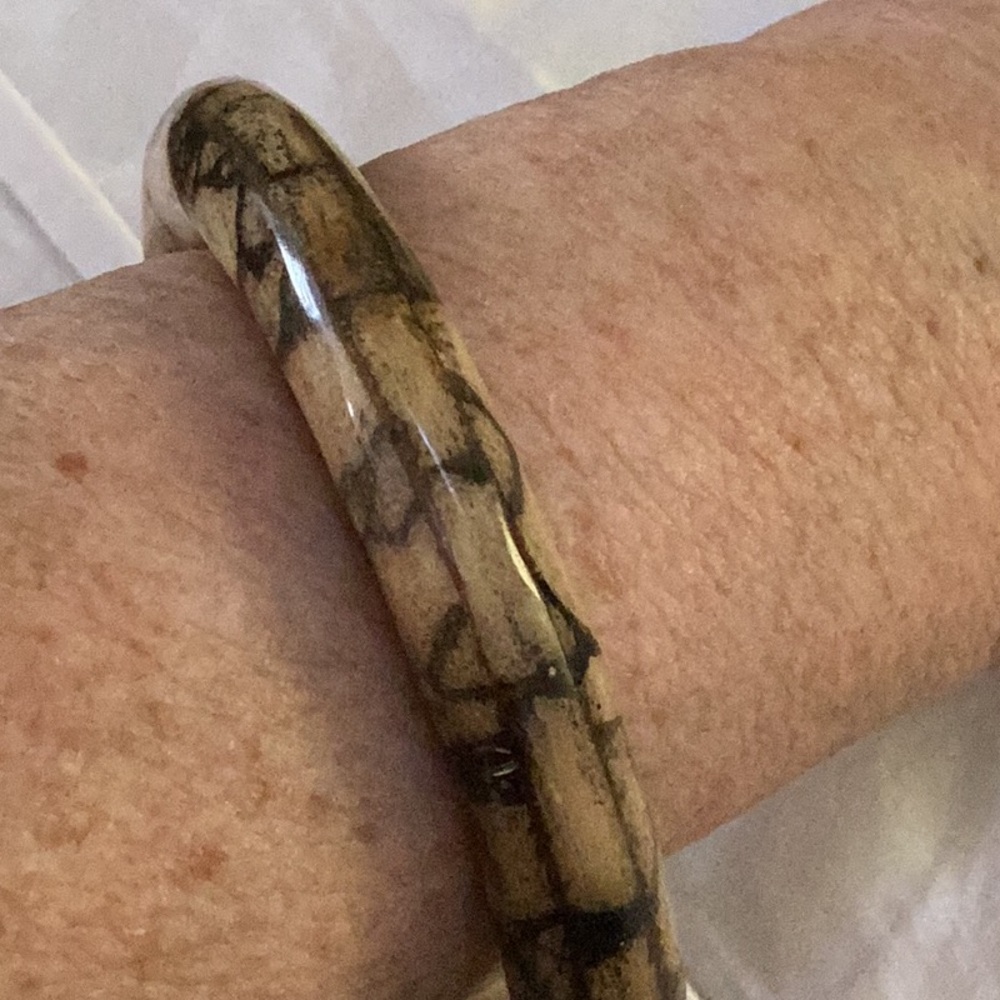 🌻Just Way Too Awesome & So Fun to Wear 
Solid Plastic Bracelet 🌻 - Picture 4 of 6